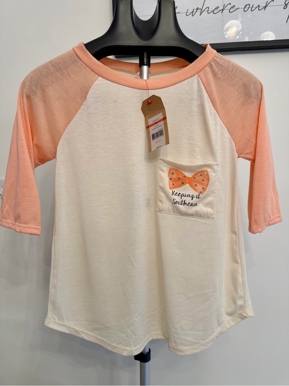 Women XS Cream/Peach Raglan 3/4 Sleeve Pocket Crew Neck Graphic Tee